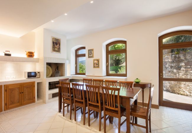 Villa in Garda - Cà Cantoni - Landhaus mit 10 Schlafplätzen und Swimmingpool in Garda Villa in Garda - Cà Cantoni - Landhaus mit 10 Schlafplätzen und Swimmingpool in Garda