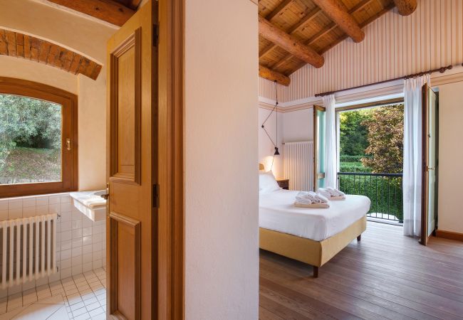 Villa in Garda - Cà Cantoni - Landhaus mit 10 Schlafplätzen und Swimmingpool in Garda Villa in Garda - Cà Cantoni - Landhaus mit 10 Schlafplätzen und Swimmingpool in Garda
