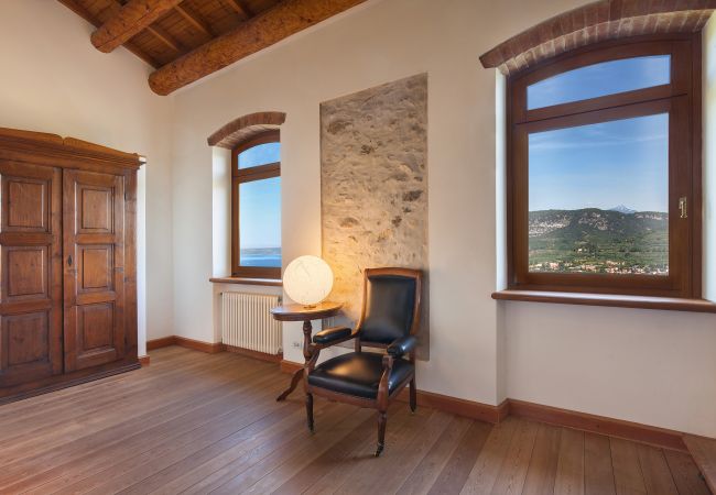 Villa in Garda - Cà Cantoni - Landhaus mit 10 Schlafplätzen und Swimmingpool in Garda Villa in Garda - Cà Cantoni - Landhaus mit 10 Schlafplätzen und Swimmingpool in Garda