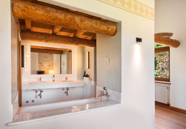 Villa in Garda - Cà Cantoni - Landhaus mit 10 Schlafplätzen und Swimmingpool in Garda Villa in Garda - Cà Cantoni - Landhaus mit 10 Schlafplätzen und Swimmingpool in Garda