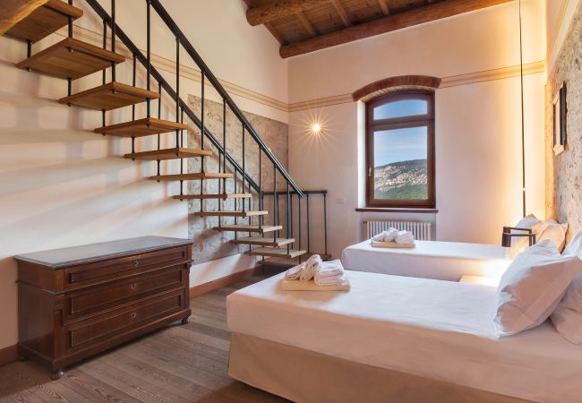 Villa in Garda - Cà Cantoni - Landhaus mit 10 Schlafplätzen und Swimmingpool in Garda Villa in Garda - Cà Cantoni - Landhaus mit 10 Schlafplätzen und Swimmingpool in Garda