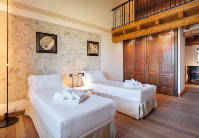 Villa in Garda - Cà Cantoni - Landhaus mit 10 Schlafplätzen und Swimmingpool in Garda Villa in Garda - Cà Cantoni - Landhaus mit 10 Schlafplätzen und Swimmingpool in Garda