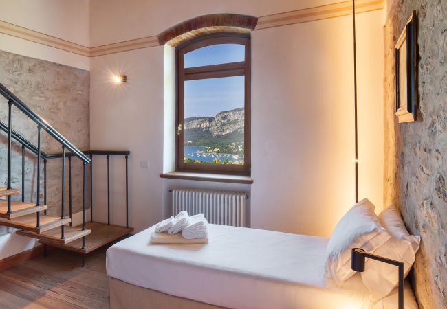 Villa in Garda - Cà Cantoni - Landhaus mit 10 Schlafplätzen und Swimmingpool in Garda Villa in Garda - Cà Cantoni - Landhaus mit 10 Schlafplätzen und Swimmingpool in Garda