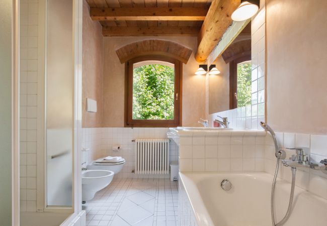 Villa in Garda - Cà Cantoni - Landhaus mit 10 Schlafplätzen und Swimmingpool in Garda Villa in Garda - Cà Cantoni - Landhaus mit 10 Schlafplätzen und Swimmingpool in Garda