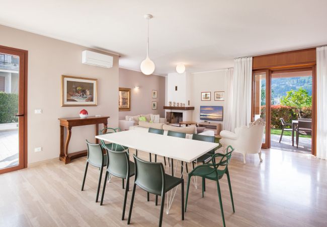 Villa in Garda - Cà Le Terrazze - Villa in Garda mit Blick auf den See, Stadtnähe, Garten, Gemeinschaftspool. Geeignet für 10 Personen. Villa in Garda - Cà Le Terrazze - Villa in Garda mit Blick auf den See, Stadtnähe, Garten, Gemeinschaftspool. Geeignet für 10 Personen.