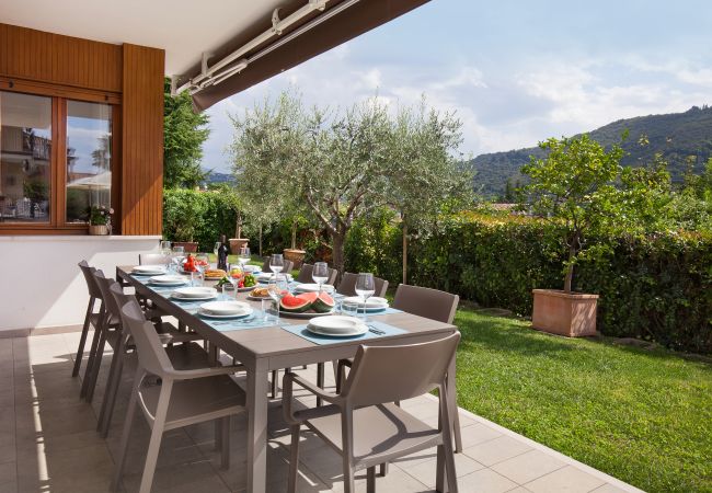 Villa in Garda - Cà Le Terrazze - Villa in Garda mit Blick auf den See, Stadtnähe, Garten, Gemeinschaftspool. Geeignet für 10 Personen. Villa in Garda - Cà Le Terrazze - Villa in Garda mit Blick auf den See, Stadtnähe, Garten, Gemeinschaftspool. Geeignet für 10 Personen.