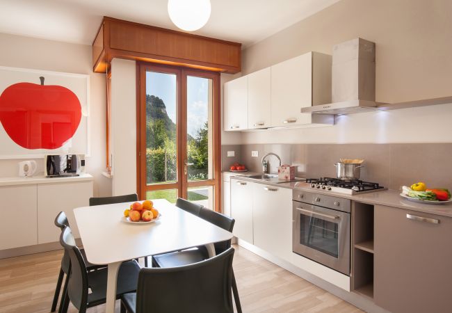 Villa in Garda - Cà Le Terrazze - Villa in Garda mit Blick auf den See, Stadtnähe, Garten, Gemeinschaftspool. Geeignet für 10 Personen. Villa in Garda - Cà Le Terrazze - Villa in Garda mit Blick auf den See, Stadtnähe, Garten, Gemeinschaftspool. Geeignet für 10 Personen.