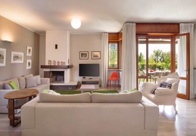 Villa in Garda - Cà Le Terrazze - Villa in Garda mit Blick auf den See, Stadtnähe, Garten, Gemeinschaftspool. Geeignet für 10 Personen. Villa in Garda - Cà Le Terrazze - Villa in Garda mit Blick auf den See, Stadtnähe, Garten, Gemeinschaftspool. Geeignet für 10 Personen.