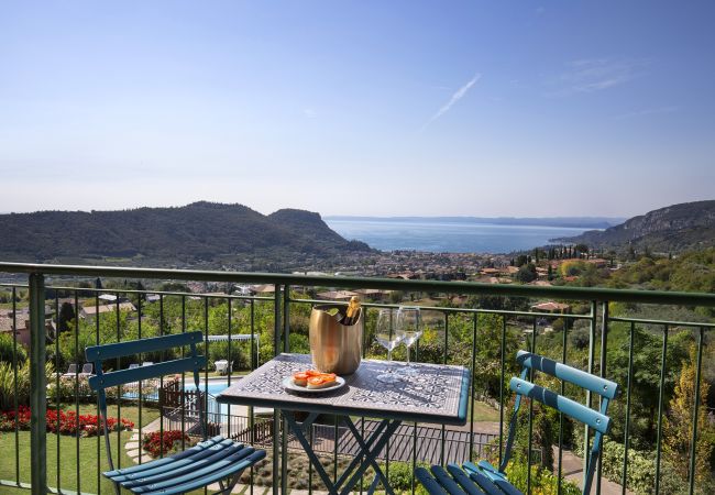 Ferienwohnung in Costermano - Casa Montegolo - Wohnung auf den Hügel von Garda mit Seeblick, Gemeinschaftspool und Garten. Geeignet für 2 bis 4 Personen (Schlafcouch) 