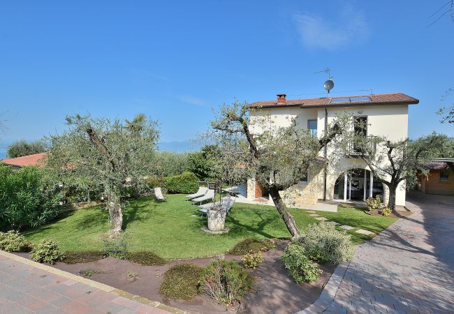 Villa in Bardolino - Villa Lisi - 8 Schlafplaetze, in Wohnsitz mit Swimmingpool in Bardolino Villa in Bardolino - Villa Lisi - 8 Schlafplaetze, in Wohnsitz mit Swimmingpool in Bardolino