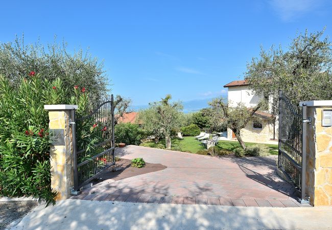 Villa in Bardolino - Villa Lisi - 8 Schlafplaetze, in Wohnsitz mit Swimmingpool in Bardolino Villa in Bardolino - Villa Lisi - 8 Schlafplaetze, in Wohnsitz mit Swimmingpool in Bardolino