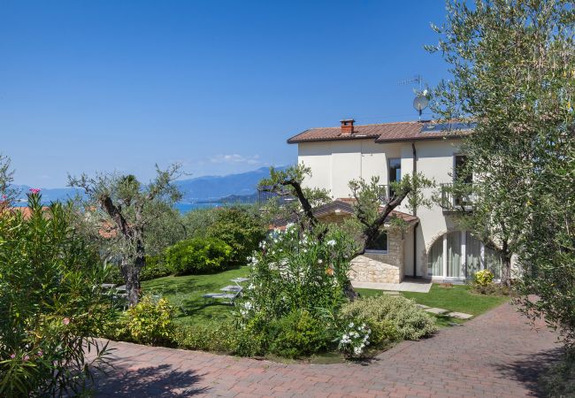 Villa in Bardolino - Villa Lisi - 8 Schlafplaetze, in Wohnsitz mit Swimmingpool in Bardolino Villa in Bardolino - Villa Lisi - 8 Schlafplaetze, in Wohnsitz mit Swimmingpool in Bardolino