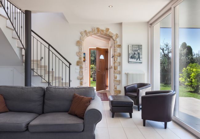 Villa in Bardolino - Villa Lisi - 8 Schlafplaetze, in Wohnsitz mit Swimmingpool in Bardolino Villa in Bardolino - Villa Lisi - 8 Schlafplaetze, in Wohnsitz mit Swimmingpool in Bardolino