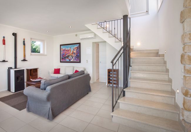 Villa in Bardolino - Villa Lisi - 8 Schlafplaetze, in Wohnsitz mit Swimmingpool in Bardolino Villa in Bardolino - Villa Lisi - 8 Schlafplaetze, in Wohnsitz mit Swimmingpool in Bardolino