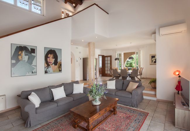 Villa in Lazise - Villa Gasco - Neue Villa mit privatem Pool und Garten im Hinterland von Lazise. Geeignet für 7 Personen Villa in Lazise - Villa Gasco - Neue Villa mit privatem Pool und Garten im Hinterland von Lazise. Geeignet für 7 Personen