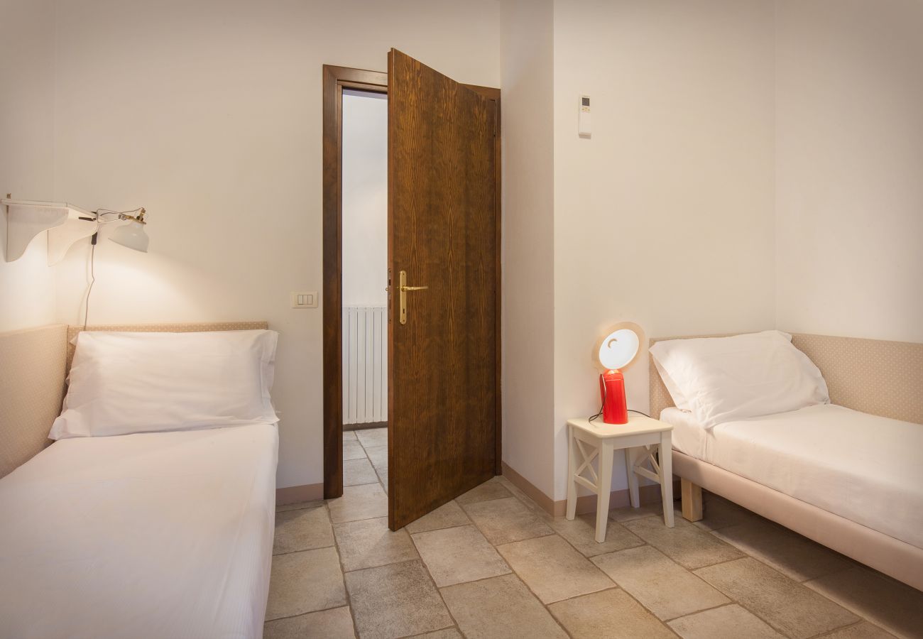 Villa in Lazise - Villa Gasco - Neue Villa mit privatem Pool und Garten im Hinterland von Lazise. Geeignet für 7 Personen Villa in Lazise - Villa Gasco - Neue Villa mit privatem Pool und Garten im Hinterland von Lazise. Geeignet für 7 Personen