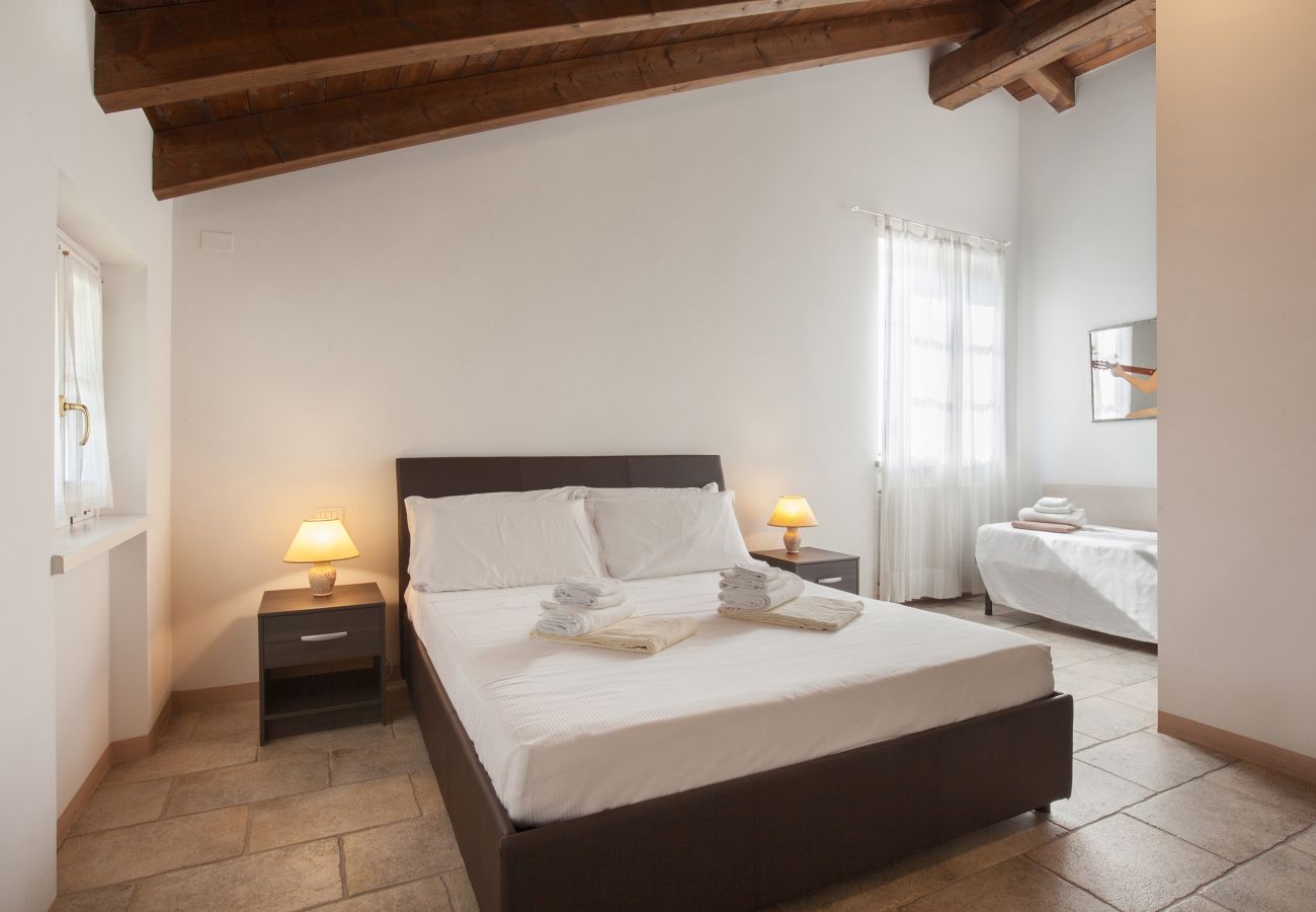 Villa in Lazise - Villa Gasco - Neue Villa mit privatem Pool und Garten im Hinterland von Lazise. Geeignet für 7 Personen Villa in Lazise - Villa Gasco - Neue Villa mit privatem Pool und Garten im Hinterland von Lazise. Geeignet für 7 Personen