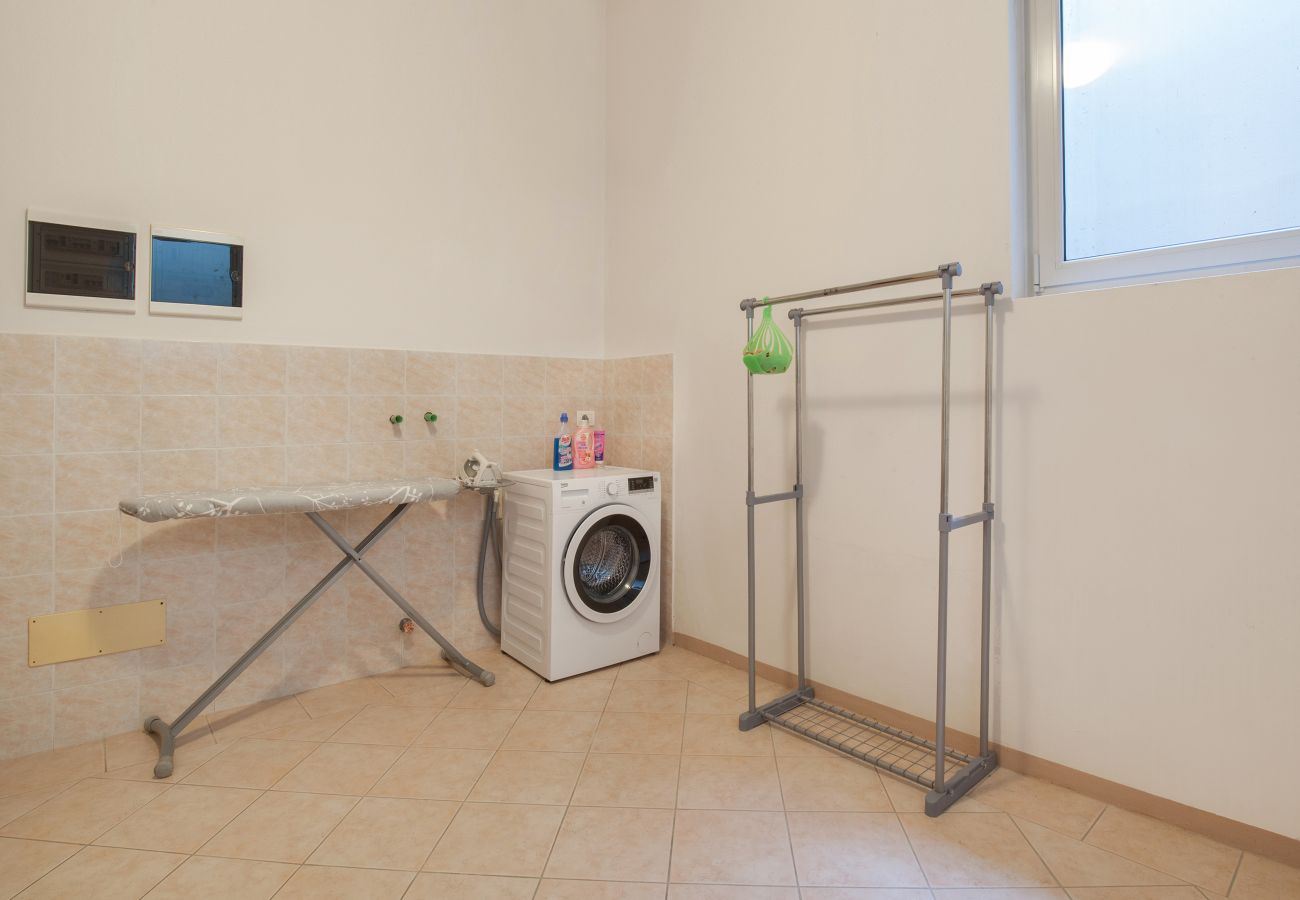 Villa in Lazise - Villa Gasco - Neue Villa mit privatem Pool und Garten im Hinterland von Lazise. Geeignet für 7 Personen Villa in Lazise - Villa Gasco - Neue Villa mit privatem Pool und Garten im Hinterland von Lazise. Geeignet für 7 Personen