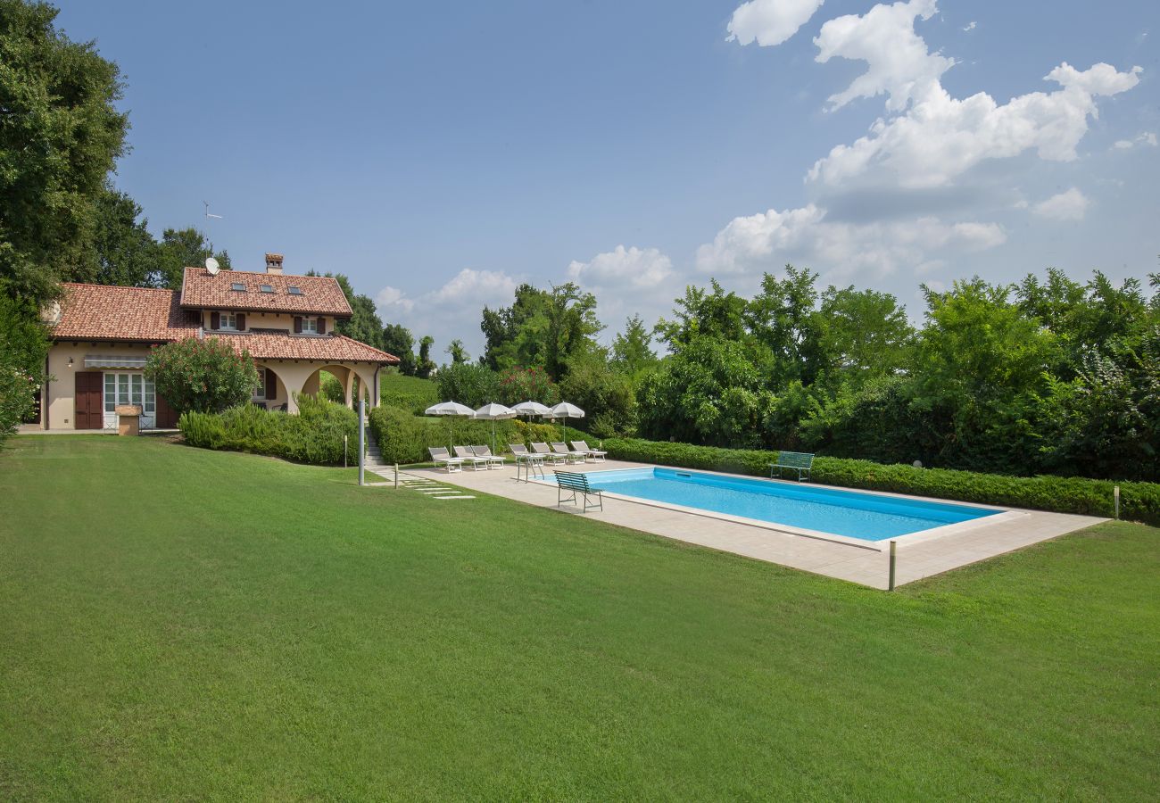 Villa in Lazise - Villa Gasco - Neue Villa mit privatem Pool und Garten im Hinterland von Lazise. Geeignet für 7 Personen Villa in Lazise - Villa Gasco - Neue Villa mit privatem Pool und Garten im Hinterland von Lazise. Geeignet für 7 Personen