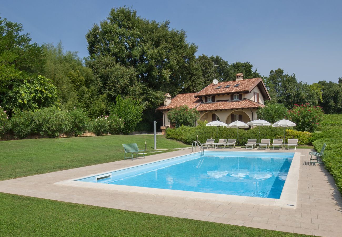 Villa in Lazise - Villa Gasco - Neue Villa mit privatem Pool und Garten im Hinterland von Lazise. Geeignet für 7 Personen Villa in Lazise - Villa Gasco - Neue Villa mit privatem Pool und Garten im Hinterland von Lazise. Geeignet für 7 Personen