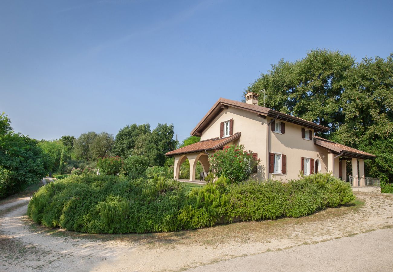 Villa in Lazise - Villa Gasco - Neue Villa mit privatem Pool und Garten im Hinterland von Lazise. Geeignet für 7 Personen Villa in Lazise - Villa Gasco - Neue Villa mit privatem Pool und Garten im Hinterland von Lazise. Geeignet für 7 Personen