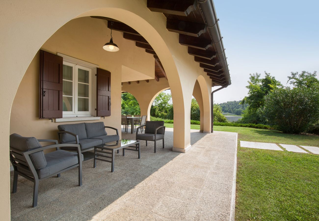 Villa in Lazise - Villa Gasco - Neue Villa mit privatem Pool und Garten im Hinterland von Lazise. Geeignet für 7 Personen Villa in Lazise - Villa Gasco - Neue Villa mit privatem Pool und Garten im Hinterland von Lazise. Geeignet für 7 Personen