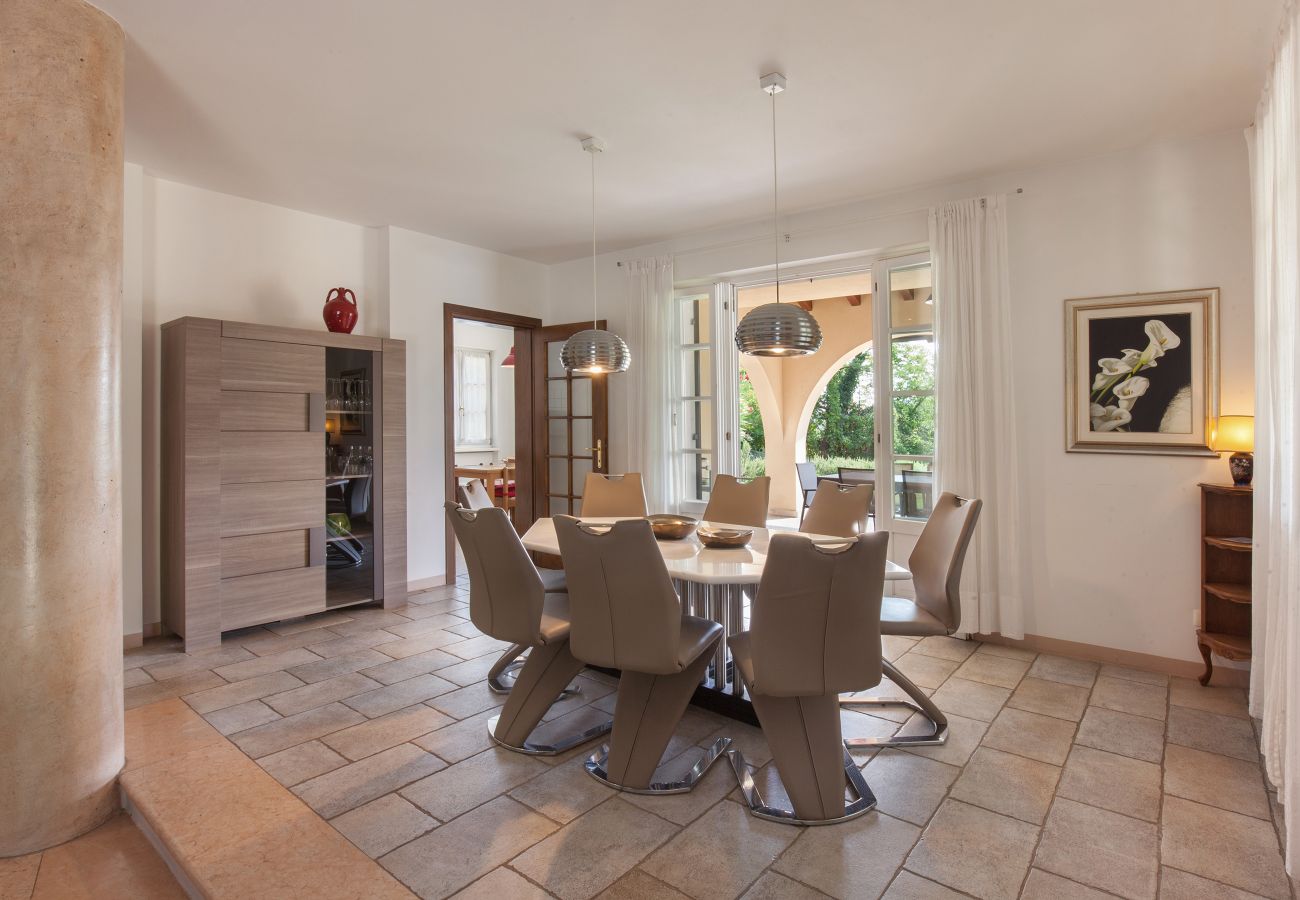 Villa in Lazise - Villa Gasco - Neue Villa mit privatem Pool und Garten im Hinterland von Lazise. Geeignet für 7 Personen Villa in Lazise - Villa Gasco - Neue Villa mit privatem Pool und Garten im Hinterland von Lazise. Geeignet für 7 Personen