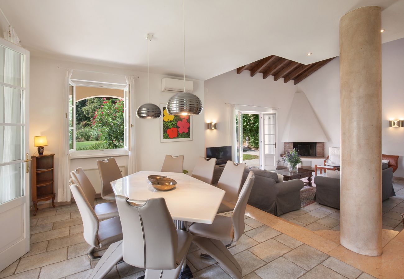 Villa in Lazise - Villa Gasco - Neue Villa mit privatem Pool und Garten im Hinterland von Lazise. Geeignet für 7 Personen Villa in Lazise - Villa Gasco - Neue Villa mit privatem Pool und Garten im Hinterland von Lazise. Geeignet für 7 Personen