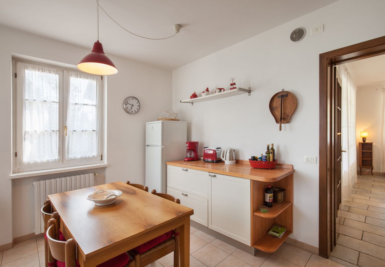 Villa in Lazise - Villa Gasco - Neue Villa mit privatem Pool und Garten im Hinterland von Lazise. Geeignet für 7 Personen Villa in Lazise - Villa Gasco - Neue Villa mit privatem Pool und Garten im Hinterland von Lazise. Geeignet für 7 Personen