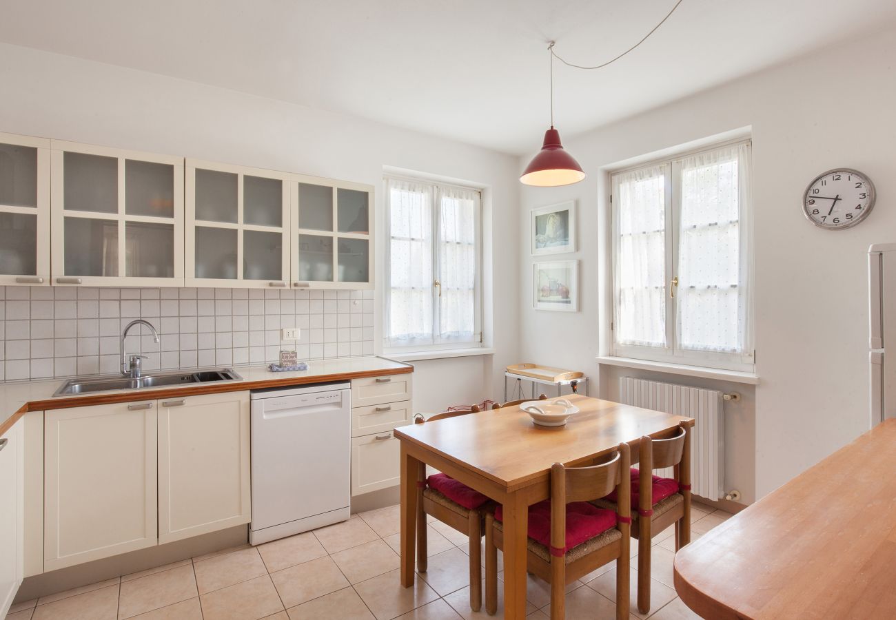 Villa in Lazise - Villa Gasco - Neue Villa mit privatem Pool und Garten im Hinterland von Lazise. Geeignet für 7 Personen Villa in Lazise - Villa Gasco - Neue Villa mit privatem Pool und Garten im Hinterland von Lazise. Geeignet für 7 Personen