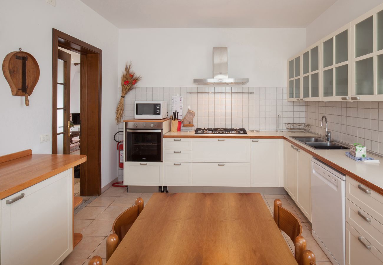 Villa in Lazise - Villa Gasco - Neue Villa mit privatem Pool und Garten im Hinterland von Lazise. Geeignet für 7 Personen Villa in Lazise - Villa Gasco - Neue Villa mit privatem Pool und Garten im Hinterland von Lazise. Geeignet für 7 Personen