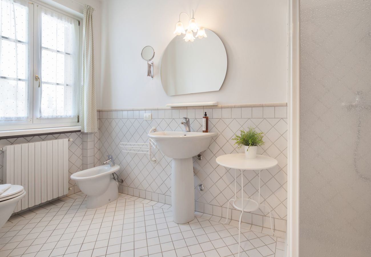 Villa in Lazise - Villa Gasco - Neue Villa mit privatem Pool und Garten im Hinterland von Lazise. Geeignet für 7 Personen Villa in Lazise - Villa Gasco - Neue Villa mit privatem Pool und Garten im Hinterland von Lazise. Geeignet für 7 Personen