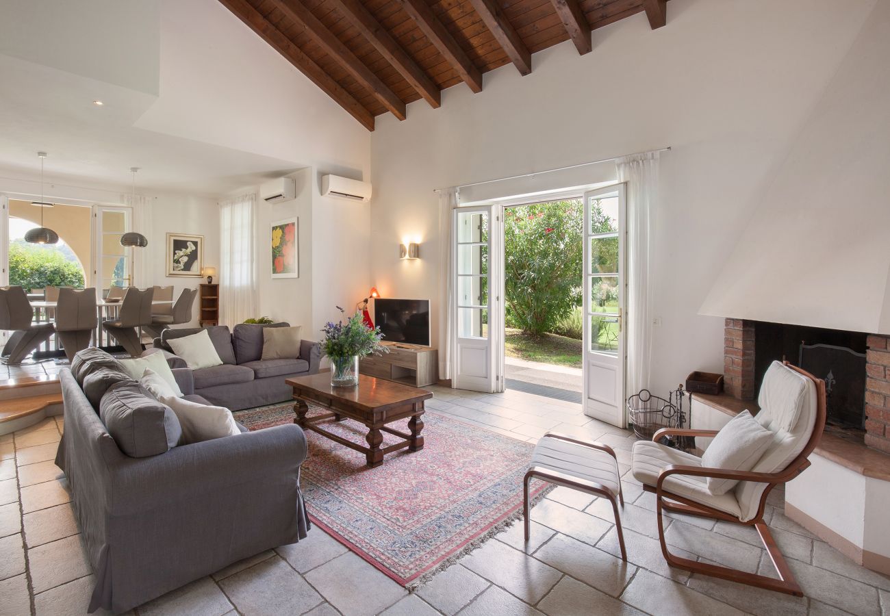 Villa in Lazise - Villa Gasco - Neue Villa mit privatem Pool und Garten im Hinterland von Lazise. Geeignet für 7 Personen Villa in Lazise - Villa Gasco - Neue Villa mit privatem Pool und Garten im Hinterland von Lazise. Geeignet für 7 Personen