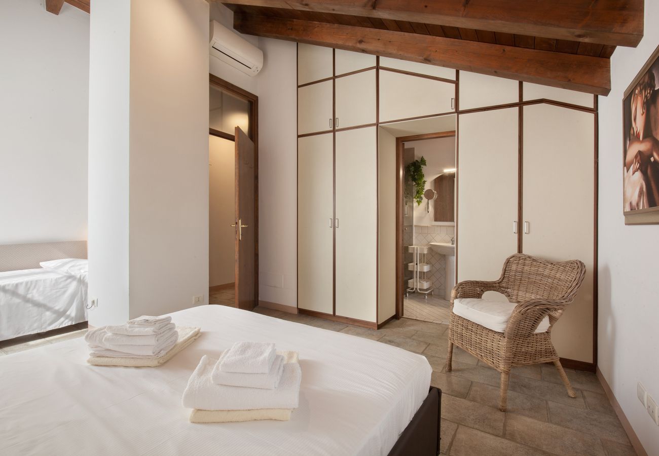 Villa in Lazise - Villa Gasco - Neue Villa mit privatem Pool und Garten im Hinterland von Lazise. Geeignet für 7 Personen Villa in Lazise - Villa Gasco - Neue Villa mit privatem Pool und Garten im Hinterland von Lazise. Geeignet für 7 Personen