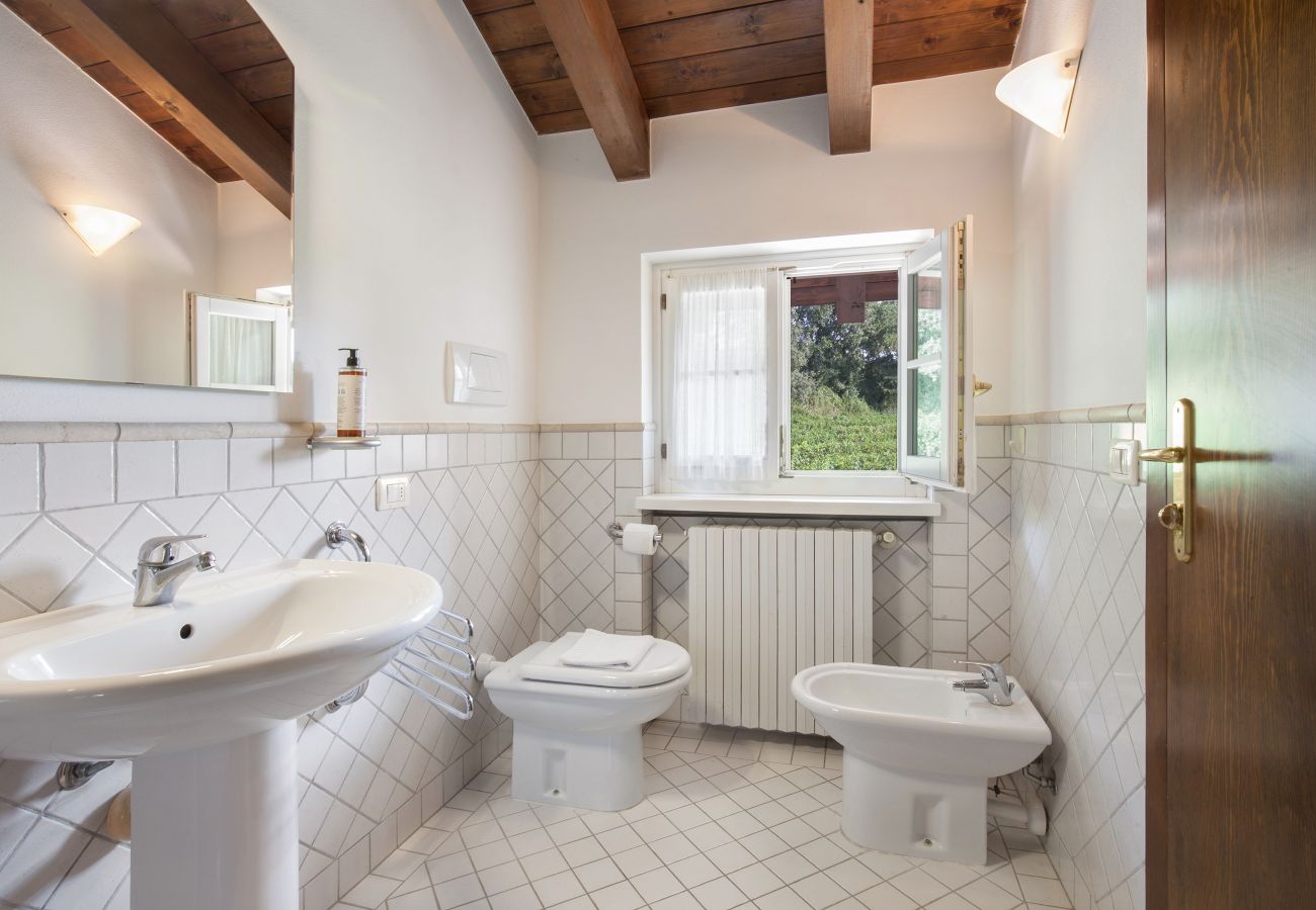 Villa in Lazise - Villa Gasco - Neue Villa mit privatem Pool und Garten im Hinterland von Lazise. Geeignet für 7 Personen Villa in Lazise - Villa Gasco - Neue Villa mit privatem Pool und Garten im Hinterland von Lazise. Geeignet für 7 Personen