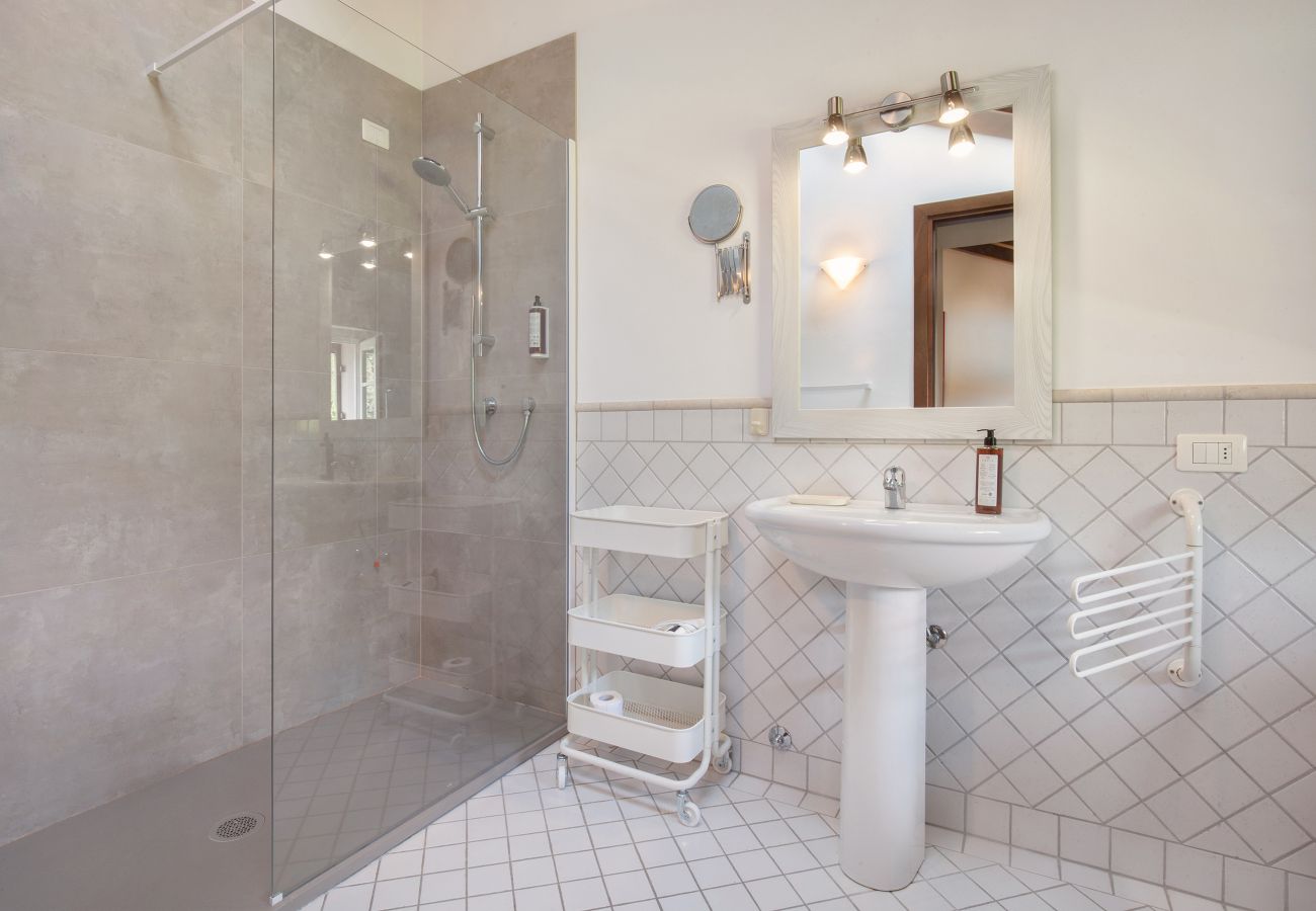 Villa in Lazise - Villa Gasco - Neue Villa mit privatem Pool und Garten im Hinterland von Lazise. Geeignet für 7 Personen Villa in Lazise - Villa Gasco - Neue Villa mit privatem Pool und Garten im Hinterland von Lazise. Geeignet für 7 Personen