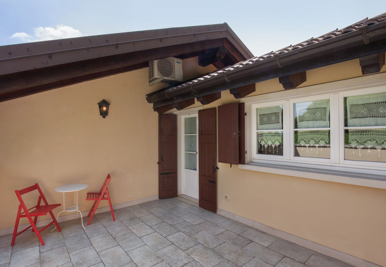 Villa in Lazise - Villa Gasco - Neue Villa mit privatem Pool und Garten im Hinterland von Lazise. Geeignet für 7 Personen Villa in Lazise - Villa Gasco - Neue Villa mit privatem Pool und Garten im Hinterland von Lazise. Geeignet für 7 Personen