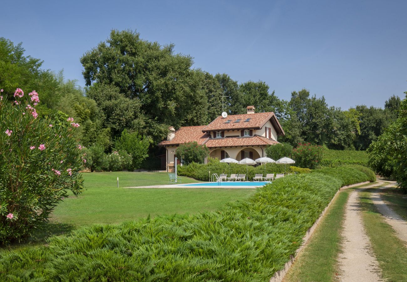 Villa in Lazise - Villa Gasco - Neue Villa mit privatem Pool und Garten im Hinterland von Lazise. Geeignet für 7 Personen Villa in Lazise - Villa Gasco - Neue Villa mit privatem Pool und Garten im Hinterland von Lazise. Geeignet für 7 Personen