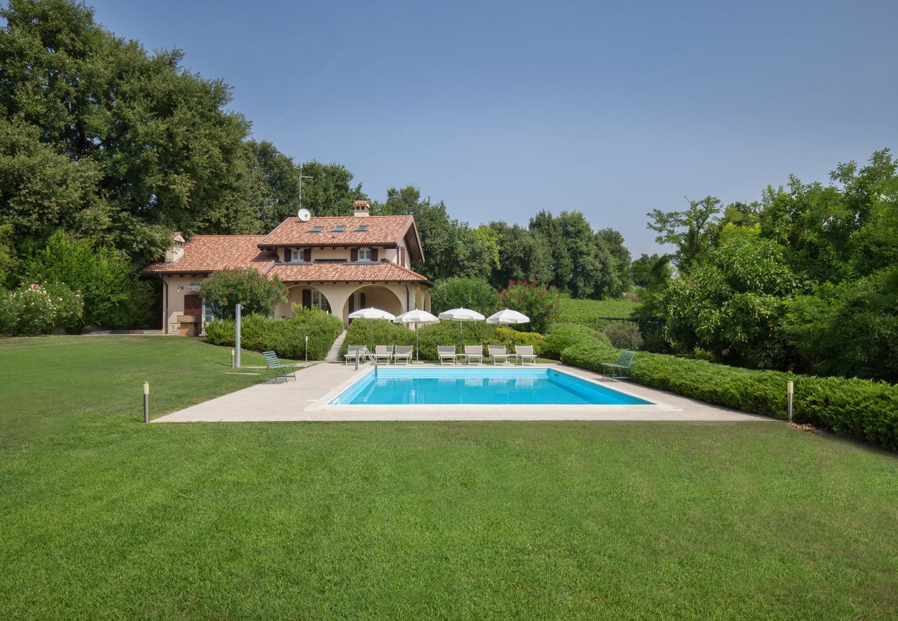 Villa in Lazise - Villa Gasco - Neue Villa mit privatem Pool und Garten im Hinterland von Lazise. Geeignet für 7 Personen Villa in Lazise - Villa Gasco - Neue Villa mit privatem Pool und Garten im Hinterland von Lazise. Geeignet für 7 Personen