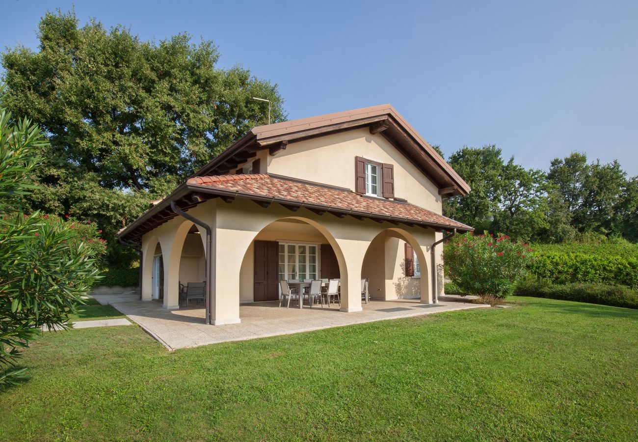Villa in Lazise - Villa Gasco - Neue Villa mit privatem Pool und Garten im Hinterland von Lazise. Geeignet für 7 Personen Villa in Lazise - Villa Gasco - Neue Villa mit privatem Pool und Garten im Hinterland von Lazise. Geeignet für 7 Personen