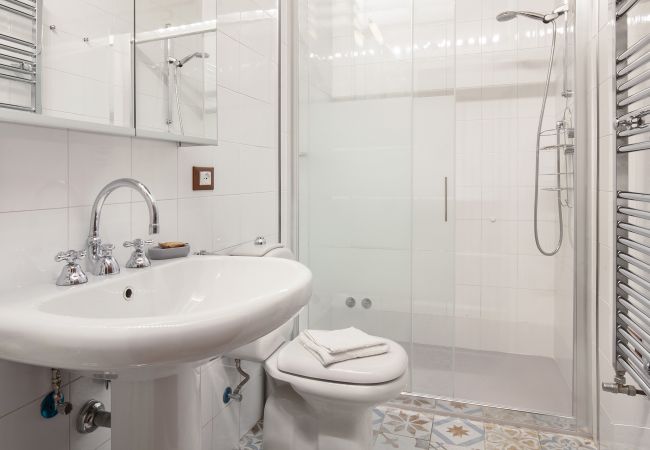 Villa in Castelgomberto - Giardino di Sibilla - Liebevoll rennovierter Bauernhof mit Pool auf den Hügeln bei Vicenza mit zwei Wohnungen für insgesamt 15 Personen. Villa in Castelgomberto - Giardino di Sibilla - Liebevoll rennovierter Bauernhof mit Pool auf den Hügeln bei Vicenza mit zwei Wohnungen für insgesamt 15 Personen.