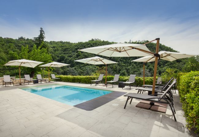 Villa in Castelgomberto - Giardino di Sibilla - Liebevoll rennovierter Bauernhof mit Pool auf den Hügeln bei Vicenza mit zwei Wohnungen für insgesamt 15 Personen. Villa in Castelgomberto - Giardino di Sibilla - Liebevoll rennovierter Bauernhof mit Pool auf den Hügeln bei Vicenza mit zwei Wohnungen für insgesamt 15 Personen.