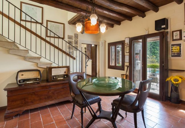 Villa in Castelgomberto - Giardino di Sibilla - Liebevoll rennovierter Bauernhof mit Pool auf den Hügeln bei Vicenza mit zwei Wohnungen für insgesamt 15 Personen. Villa in Castelgomberto - Giardino di Sibilla - Liebevoll rennovierter Bauernhof mit Pool auf den Hügeln bei Vicenza mit zwei Wohnungen für insgesamt 15 Personen.