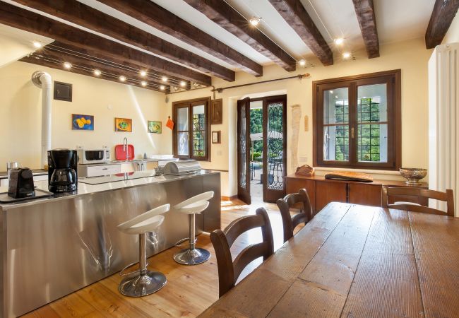 Villa in Castelgomberto - Giardino di Sibilla - Liebevoll rennovierter Bauernhof mit Pool auf den Hügeln bei Vicenza mit zwei Wohnungen für insgesamt 15 Personen. Villa in Castelgomberto - Giardino di Sibilla - Liebevoll rennovierter Bauernhof mit Pool auf den Hügeln bei Vicenza mit zwei Wohnungen für insgesamt 15 Personen.