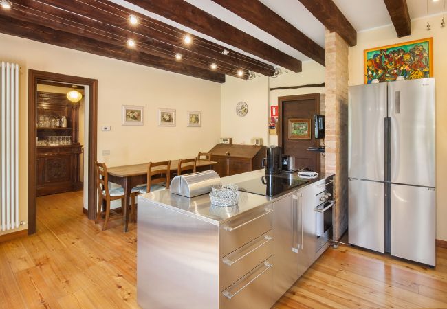 Villa in Castelgomberto - Giardino di Sibilla - Liebevoll rennovierter Bauernhof mit Pool auf den Hügeln bei Vicenza mit zwei Wohnungen für insgesamt 15 Personen. Villa in Castelgomberto - Giardino di Sibilla - Liebevoll rennovierter Bauernhof mit Pool auf den Hügeln bei Vicenza mit zwei Wohnungen für insgesamt 15 Personen.