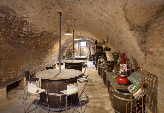Villa in Castelgomberto - Giardino di Sibilla - Liebevoll rennovierter Bauernhof mit Pool auf den Hügeln bei Vicenza mit zwei Wohnungen für insgesamt 15 Personen. Villa in Castelgomberto - Giardino di Sibilla - Liebevoll rennovierter Bauernhof mit Pool auf den Hügeln bei Vicenza mit zwei Wohnungen für insgesamt 15 Personen.