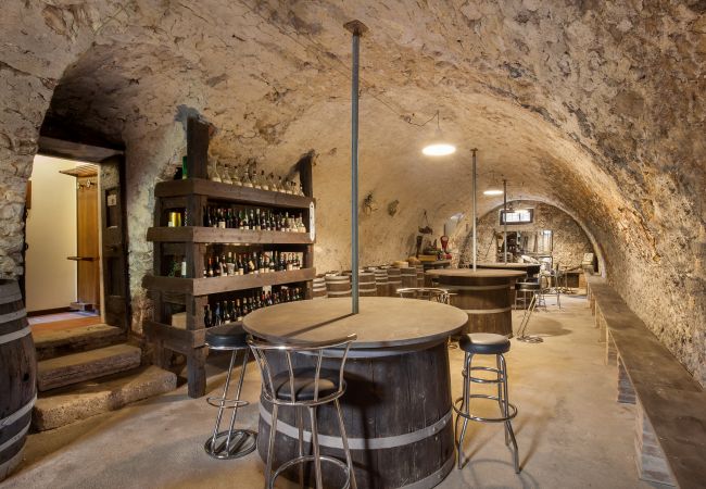 Villa in Castelgomberto - Giardino di Sibilla - Liebevoll rennovierter Bauernhof mit Pool auf den Hügeln bei Vicenza mit zwei Wohnungen für insgesamt 15 Personen. Villa in Castelgomberto - Giardino di Sibilla - Liebevoll rennovierter Bauernhof mit Pool auf den Hügeln bei Vicenza mit zwei Wohnungen für insgesamt 15 Personen.