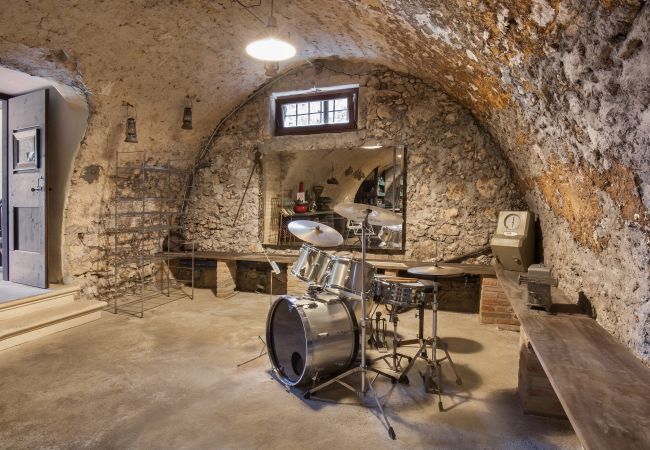 Villa in Castelgomberto - Giardino di Sibilla - Liebevoll rennovierter Bauernhof mit Pool auf den Hügeln bei Vicenza mit zwei Wohnungen für insgesamt 15 Personen. Villa in Castelgomberto - Giardino di Sibilla - Liebevoll rennovierter Bauernhof mit Pool auf den Hügeln bei Vicenza mit zwei Wohnungen für insgesamt 15 Personen.