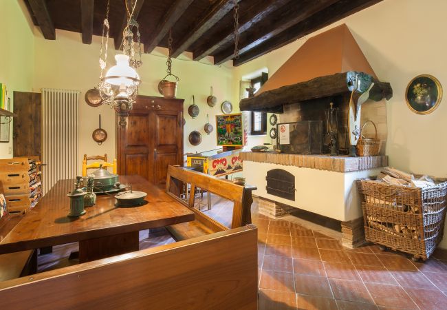 Villa in Castelgomberto - Giardino di Sibilla - Liebevoll rennovierter Bauernhof mit Pool auf den Hügeln bei Vicenza mit zwei Wohnungen für insgesamt 15 Personen. Villa in Castelgomberto - Giardino di Sibilla - Liebevoll rennovierter Bauernhof mit Pool auf den Hügeln bei Vicenza mit zwei Wohnungen für insgesamt 15 Personen.