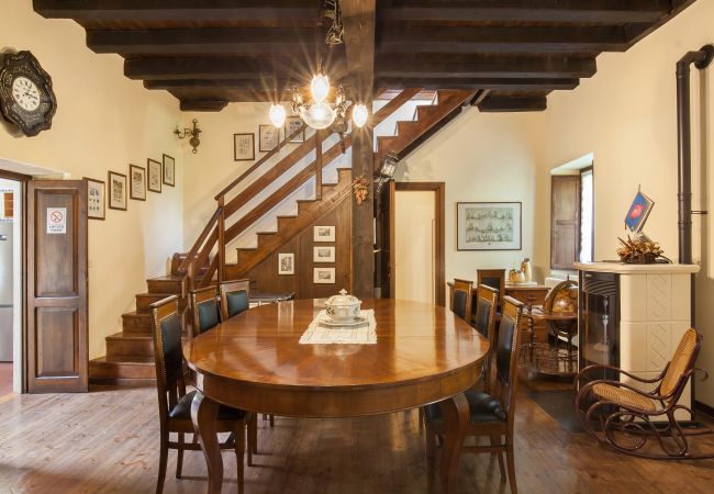 Villa in Castelgomberto - Giardino di Sibilla - Liebevoll rennovierter Bauernhof mit Pool auf den Hügeln bei Vicenza mit zwei Wohnungen für insgesamt 15 Personen. Villa in Castelgomberto - Giardino di Sibilla - Liebevoll rennovierter Bauernhof mit Pool auf den Hügeln bei Vicenza mit zwei Wohnungen für insgesamt 15 Personen.